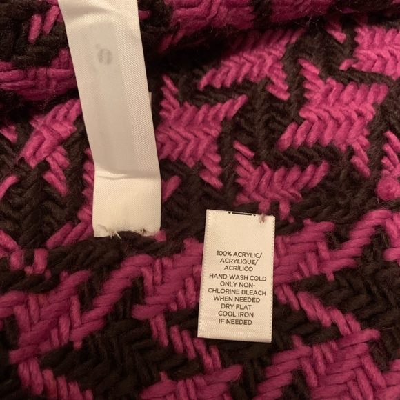 Loft Scarf - Picture 3 of 5